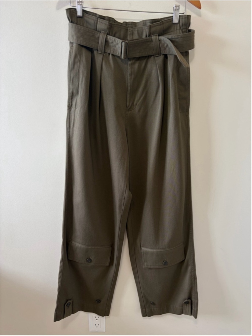 BANANA REPUBLIC WOOL COTTON BLEND PAOLA UTILITY PANT
SIZE 6 - Picture 3 of 13